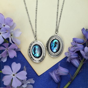 Iriserende blauwe paua-schelp medaillon hanger in zilver of messing, ovale Victoriaanse foto medaillon ketting, boho schelp cadeau voor strandliefhebber