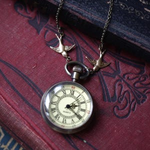 Collar Reloj Estilo Vintage con Números Romanos y Pájaros