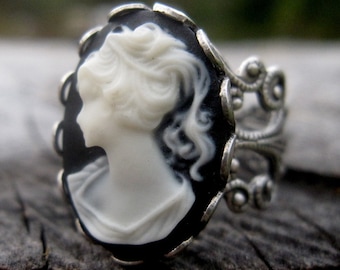 Cameo Ring- Black and White Lady in Silver