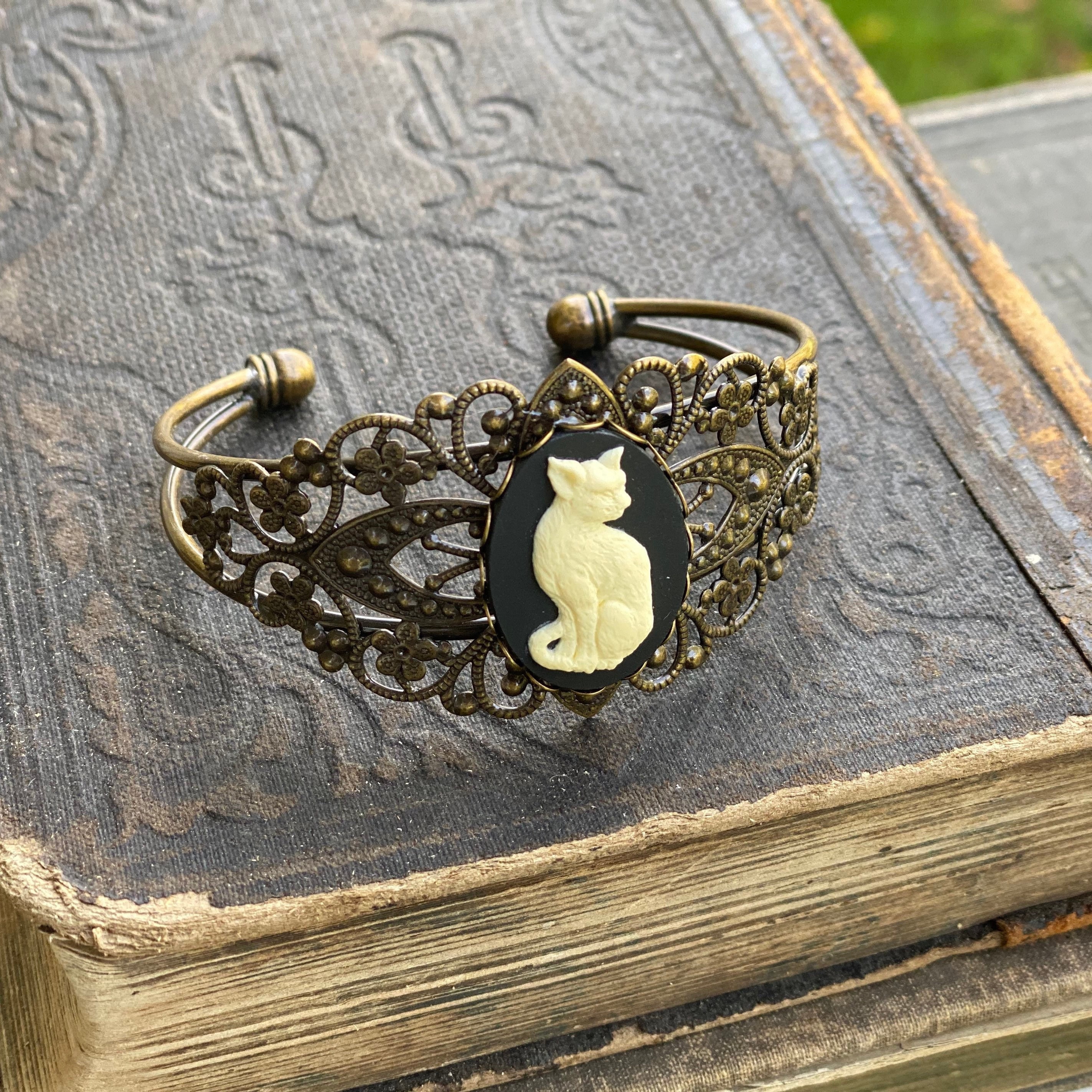 Cat cuff best sale bracelet