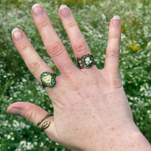 Green Antiqued Silver Vintage Style Filigree Rose Cameo Ring image 4