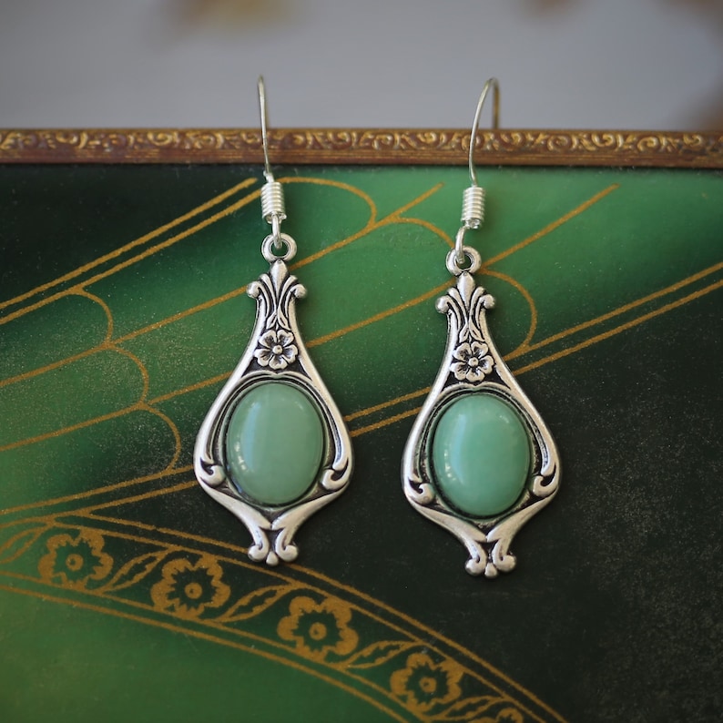 Antiqued silver vintage style green aventurine stone drop earrings made by ragtrader vintage.