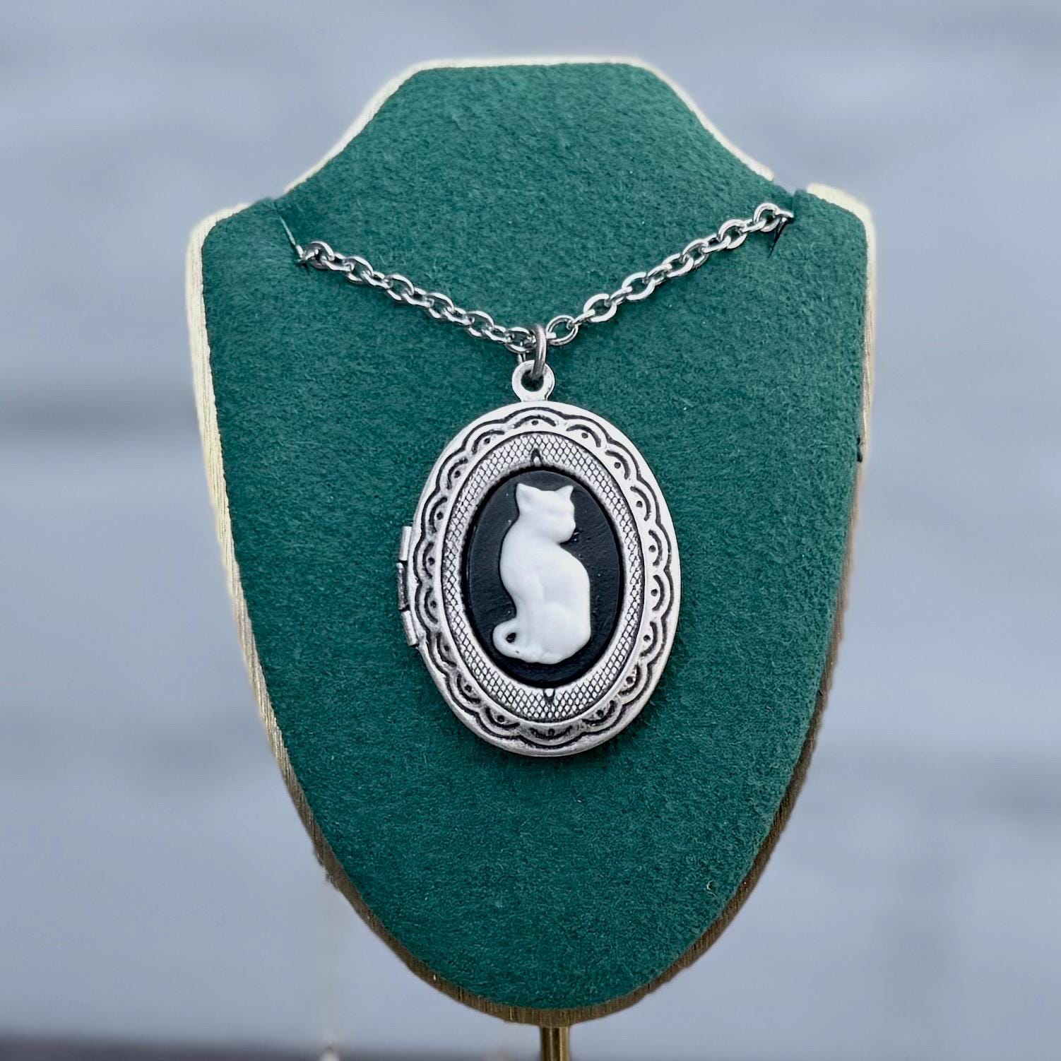 Silver Cat Locket Necklace for Women, Vintage Style Oval Locket With ...