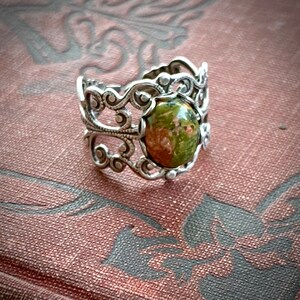 Unakite and Brass Stone Adjustable Filigree Ring orange and green 画像 8