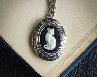 Relicario de plata brillante estilo vintage ovalado con forma de gato