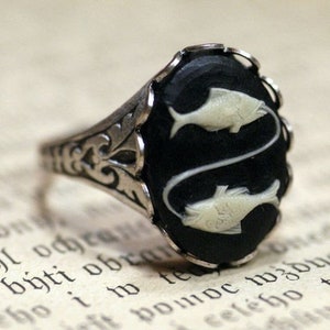 Vintage Zodiac Cameo Ring - Pisces