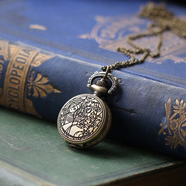 Time-Lord-Uhrenhalskette in antikem Messing-Finish – wählen Sie Schiff, Zifferblatt, Sternzeichen oder Time Lord