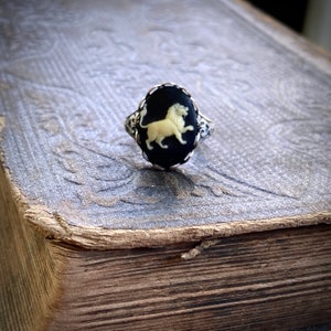 Antiqued silver retro style adjustable ring with leo lion cameo by ragtrader vintage.