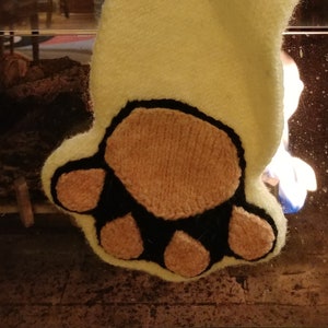 Knitting Pattern: Toe Beans Pet Paw Stocking