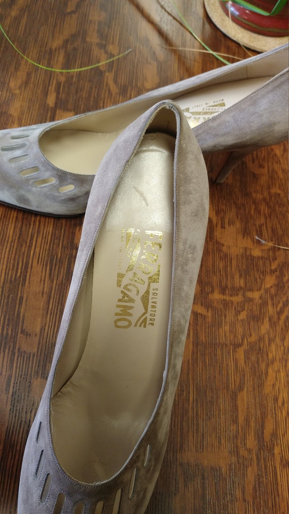 1980s Gray Suede Cutout Salvatore Ferragamo Pumps… - image 3