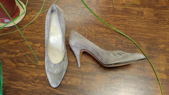 1980s Gray Suede Cutout Salvatore Ferragamo Pumps… - image 1