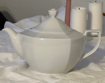 Teapot Bavaria, German teapot, vintage teapot, Winterling Marktleuthen Bavaria porcelain white teapot, classic white teapot