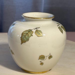 Vintage porcelain vase Hertel Jacob Porzellan, bavaria 1970 Hand Work, vase Gold decor German, cream White Porcelain Vase, Collectible vase