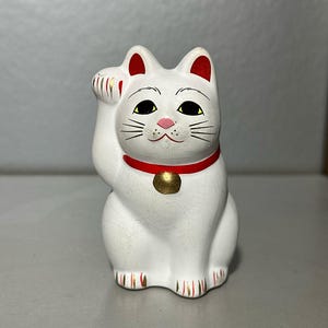 Small Lucky Cat Maneki Neko Figurine – Japanese Fortune Cat – Prosperity & Good Luck Decor