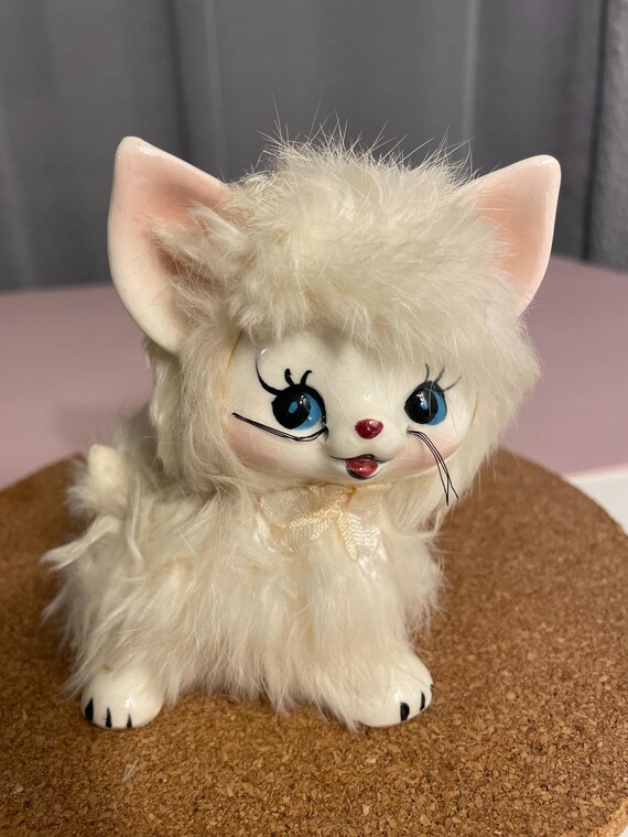 Kawaii Vintage Kitsch kitty, ceramic fluffy kitty cat figurine , collectable figurine cat, Japanese ceramic , vintage kitsch