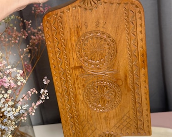Vintage Holzbrett Schneidebrett - handgeschnitztes rustikales Schneidebrett, 1980er Jahre Küchen Dekor, Brotzeitbrett, Küchenzubehör aus Holz, handgefertigt