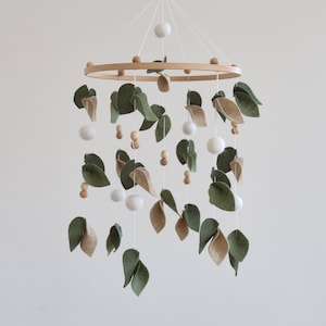 Forest Baby Mobile – Green Leaf Crib Mobile, Neutral Woodland Nursery Decor, Hanging Baby Mobile, Baby Shower & Announcement Gift