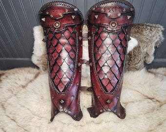 Dragonscale Leather Greaves, Womens
