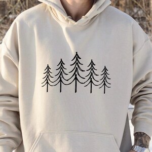 Felpa con cappuccio minimalista "Forest", pullover accogliente per gli amanti della natura, felpa con albero di pino, estetica Cabin Core, regalo morbido per escursioni all'aperto per lei o per lui