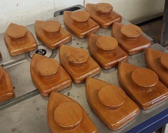 Ferramenta para feltragem úmida, ferro de feltragem: Ferramenta para feltragem úmida. Feita à mão em Herefordshire.