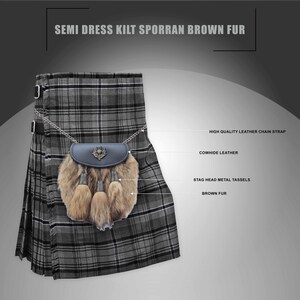 Puede incluir: Un kilt semi-vestido con un sporran de piel marr&oacute;n. El kilt es de cuadros grises y negros. El sporran tiene una correa de cadena de cuero de alta calidad, cuero de vaca, borlas de metal con cabeza de ciervo y piel marr&oacute;n.