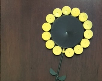 Up-Cycled Metal: Sonnenblume 12 cm schwarzäugige Susan bemalt Garten Blumenstecker Dekoration von GmaJanisew