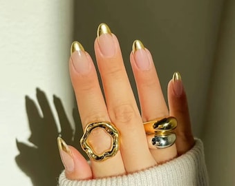 Vintage Kreis Motiv Ring mit aufwendig geschmolzener Textur Details in Gold. Elegant & wasserfest, perfekte Muster