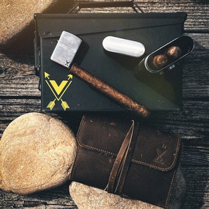 The Vault - Humidor na cygara klasy wojskowej | Szczelny i wodoszczelny | Ręcznie wykonany humidor na puszki na amunicję | Precyzyjna kontrola wilgotności | Mieści 15-30 cygar