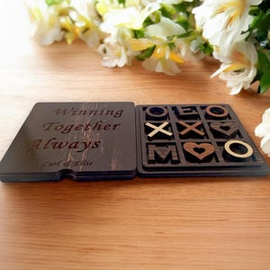 Personalized Tic Tac Toe Game Box – Custom Valentine&#39;s Day Gift for Lovers, Kids, or Family – Heart, Letter, or Shape Pieces with Notes