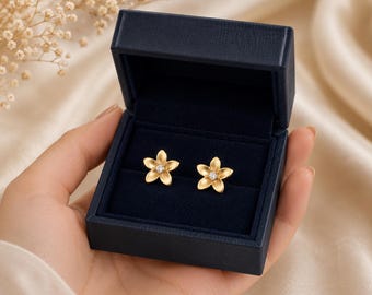 18ct Gold  Stud Earrings: 9mm Floral Design in Luxury Gift Box Included Gold vermeil