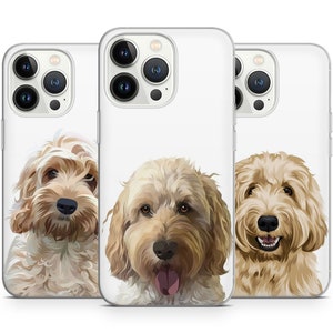 Könnte beinhalten: Drei transparente iPhone-Hüllen mit weißem Hintergrund und einem Cartoon-Bild eines Goldendoodles auf jeder Hülle.