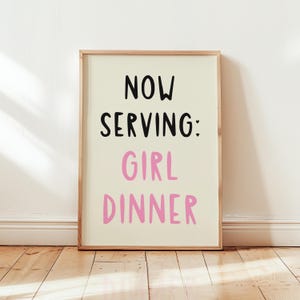Impresión de cena de niña de moda, arte de pared retro femenino, arte femenino para la cocina, póster de cena de niña, arte de pared de cocina imprimible, decoración de apartamento