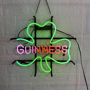 Luce al neon Lucky Shamrock Guinness – Decorazione da pub irlandese in vero vetro, cartello per il giorno di San Patrizio, decorazione murale personalizzata con birra verde