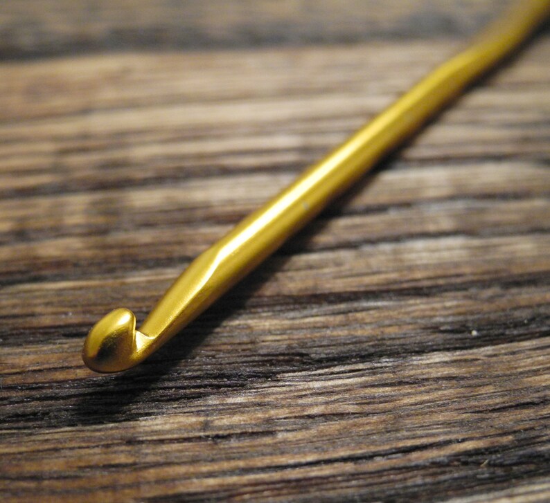 Handi Tool to pick up dropped stitches