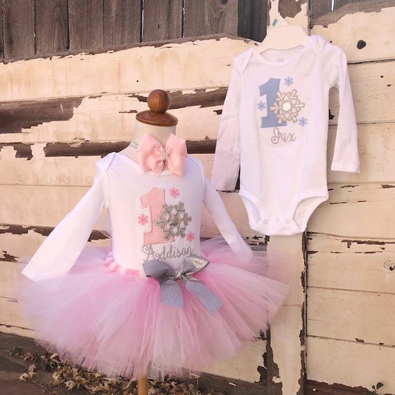 Winter Onederland Twins 1st Birthday Outfits, Boy Girl Snowflake Themed Personalized Bodysuits, Tutu Headband, Smash Cake Photo Il_570xn