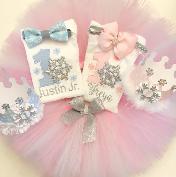 Snowflake Boy Girl Twins 1st Birthday Party Cake Smash Set, Personalized Winter Onederland Tutu Outfit, Bodysuits, Crowns, Bow tie, Hair bow Il_570xn