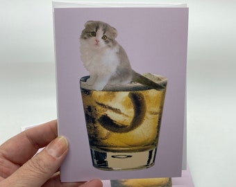 Scottish Fold Kätzchen/Katze auf Low Ball Cocktail Glas Grußkarte