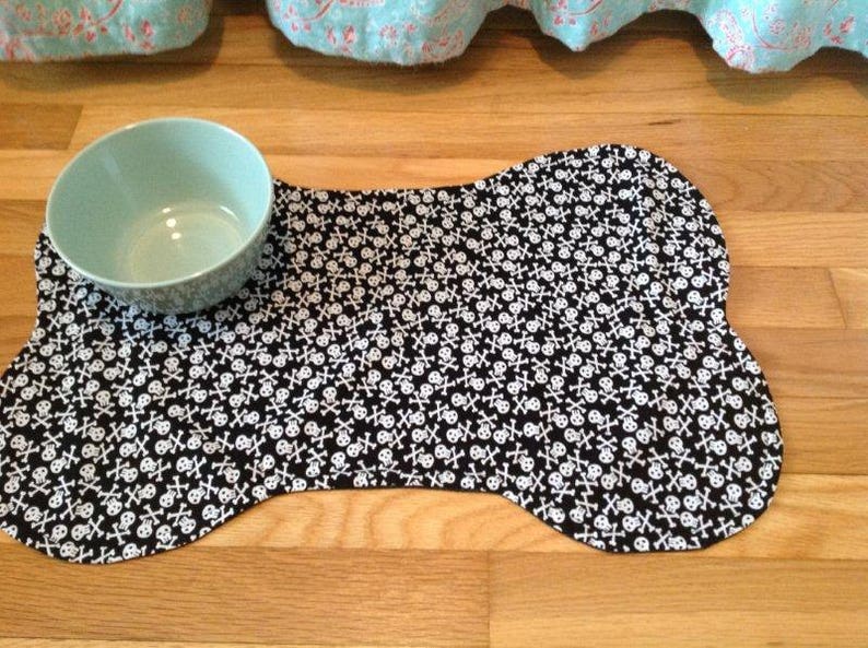 Skull Pet Placemat ReversibleAbsorbs waterBone shapedGift IdeasBlackWhite skulls