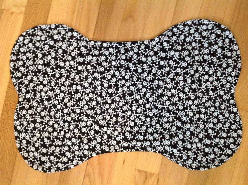 Skull Pet Placemat ReversibleAbsorbs waterBone shapedGift IdeasBlackWhite skulls