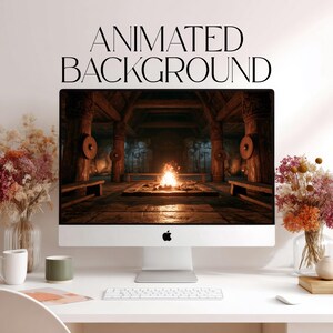 Puede incluir: Un monitor de computadora que muestra un fondo animado de una sala oscura de madera al estilo vikingo con una hoguera de piedra central. La pantalla muestra un fuego cálido que ilumina el interior, con pilares de madera y escudos circulares.