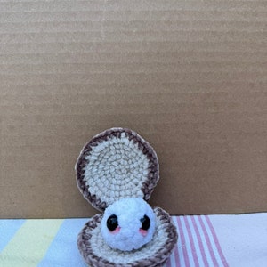 crochet CLAM PATTERN easy to follow cute beginner amigurumi clam pattern.