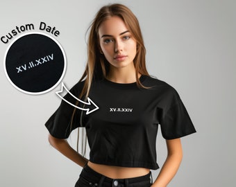 Crop Top bordado / Camisa de pareja bordada / Sobredimensionado / Aniversario Fecha romana / Regalo personalizado / Iniciales / Compromiso / Cumpleaños