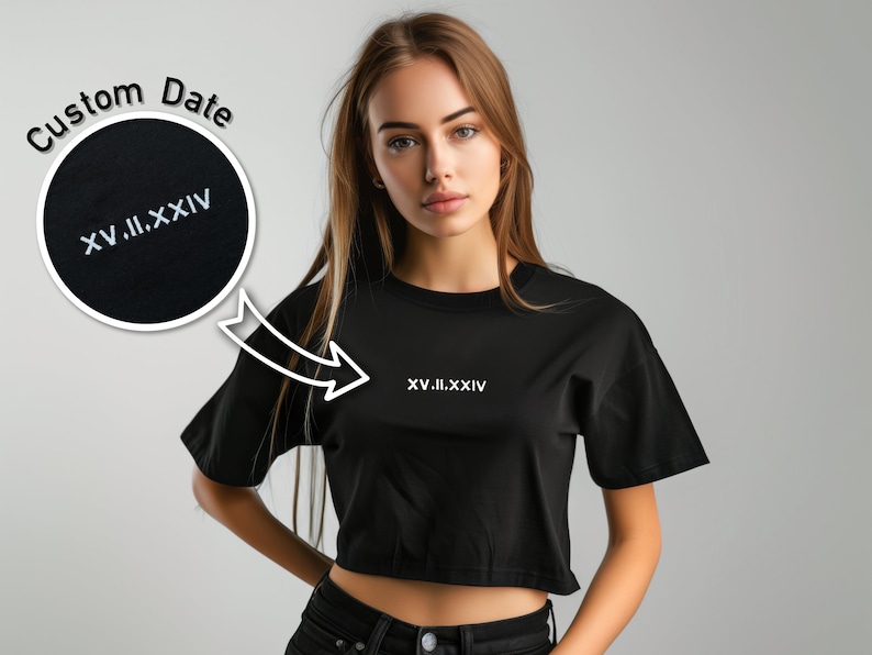 Geborduurde crop top/geborduurd paar shirt/oversized/verjaardag Romeinse datum/gepersonaliseerd cadeau/initialen/verloving/verjaardag afbeelding 1