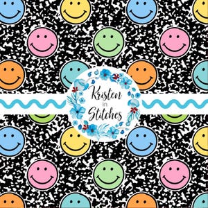 Pode incluir: Um padrão repetido de rostos sorridentes coloridos em laranja, amarelo, verde, rosa e azul sobre um fundo salpicado em preto e branco. Uma faixa branca com uma linha ondulada azul e uma coroa de flores com o texto "Kristen in Stitches" está no centro.