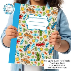 Puede incluir: Un cuaderno de composición con un diseño de temática playera. La portada presenta ilustraciones de jeeps, tablas de surf, soles y palmeras. El cuaderno tiene un lomo azul y las palabras "Composition Notebook" en la parte delantera.