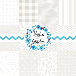 Op de afbeelding: Een digitaal papierpakket met verschillende patronen in wit- en grijstinten. Ontwerpen omvatten stippen, ruitjes, strepen en aquareltexturen. Een bloemenkrans met de tekst "Kristen in Stitches" staat in het midden.