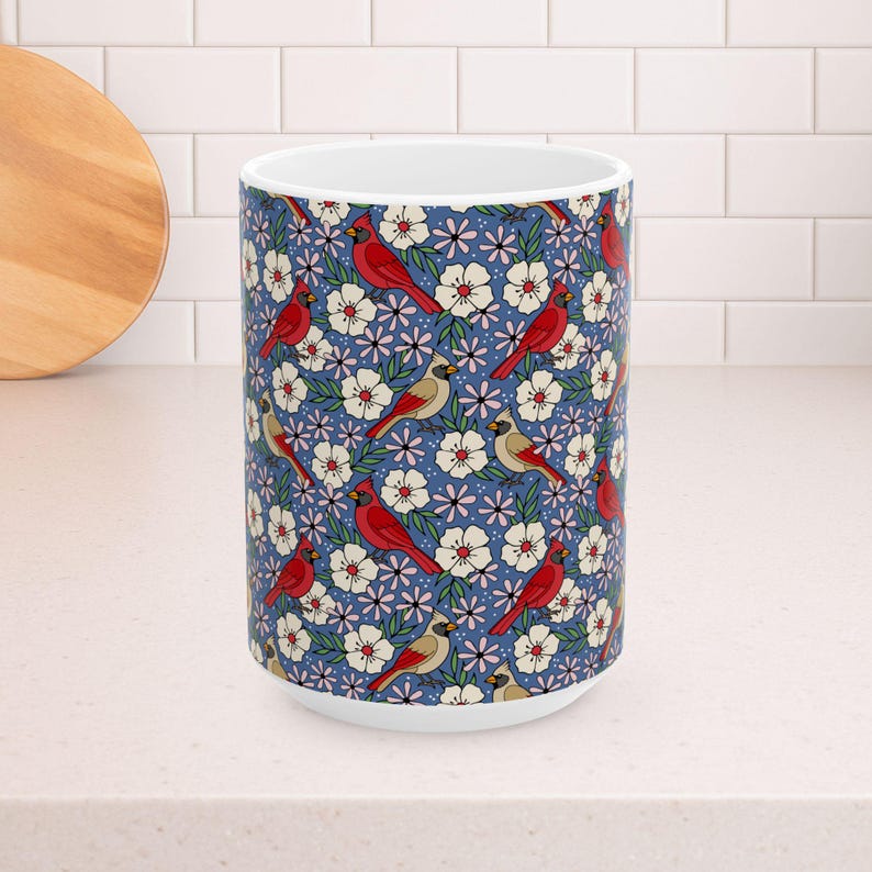 Taza de cerámica con diseño floral de pájaros cardenales de 15 oz, cardenales machos y hembras, flores de pájaros rojos, taza de té grande, cuando aparece un cardenal, un ángel está cerca imagen 3