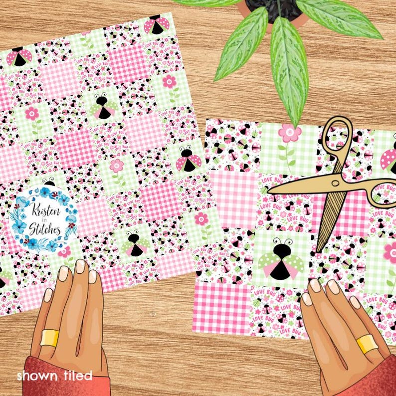K&ouml;nnte beinhalten: Zwei Stoffquadrate mit einem Marienk&auml;fer- und Blumenmuster, mit rosa Vichy- und gr&uuml;nen Quadraten. Eine goldene Schere liegt auf einem Quadrat. Der Text "Love Bug" ist auf dem Stoff zu sehen. Die Worte "Kristan in Stitches" stehen in einem blauen Blumenkreis.