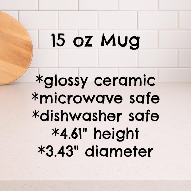 Puede incluir: Una taza de cer&aacute;mica blanca con el texto "15 oz Mug". La taza es brillante y apta para microondas y lavavajillas. Mide 11,7 cm de altura y 8,7 cm de di&aacute;metro.