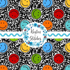 Pode incluir: Um padrão repetido de rostos sorridentes coloridos em vermelho, laranja, amarelo, verde e azul sobre um fundo salpicado em preto e branco. Uma faixa branca com uma linha ondulada azul e uma coroa de flores com o texto "Kristen in Stitches" está no centro.